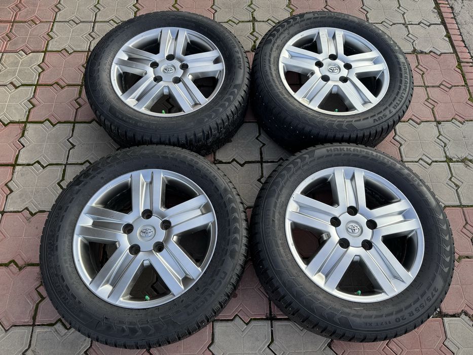Toyota Land Cruiser диски в оригинале с зимними шинами