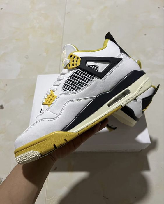 Air Jordan 4 Retro Vivid Sulfur
