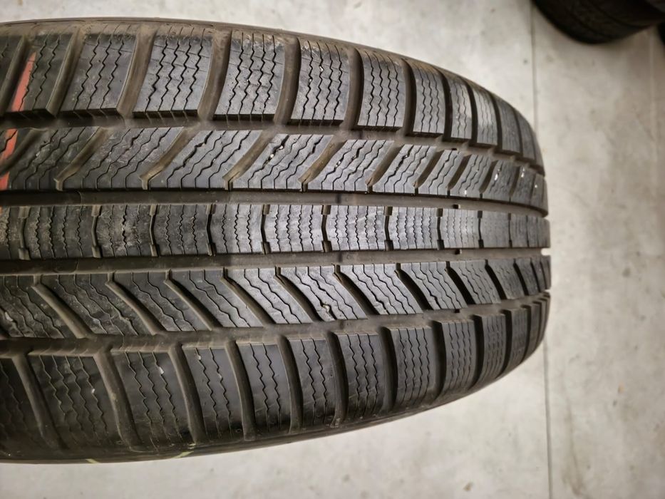 1 anvelopa iarna Continental 235 50 19 aproape noua