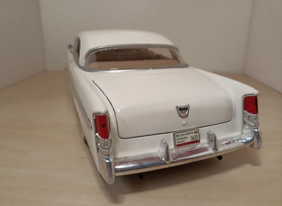 Chrysler 300B 1956
Scara 1:18
Maisto

Pozele reflectă realitatea. Se v