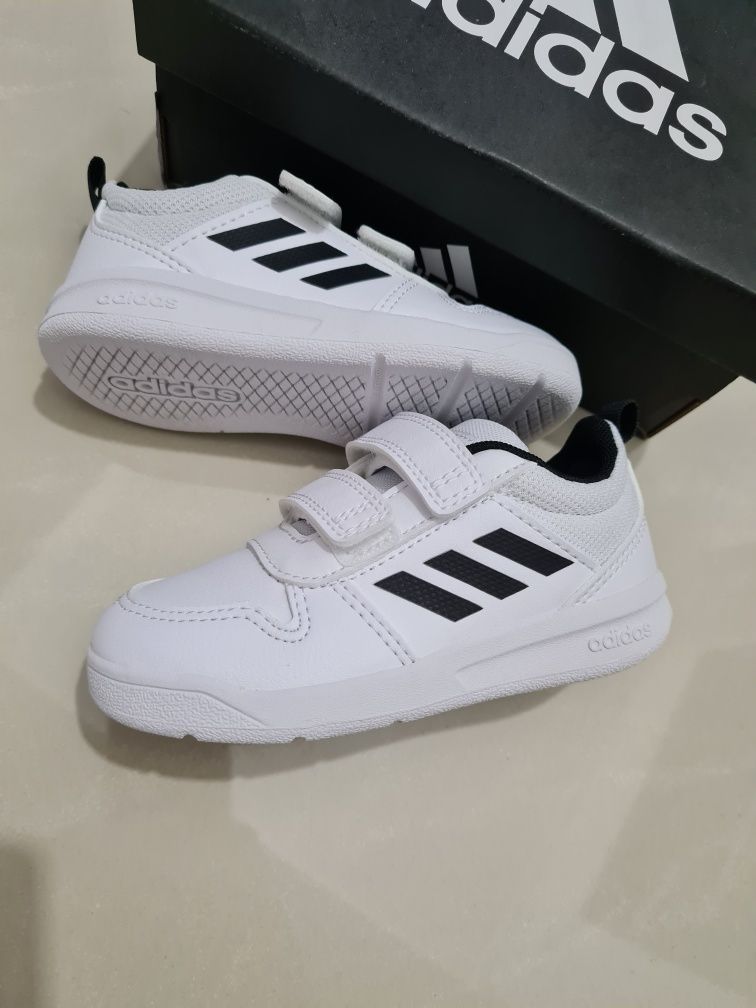 Adidas Tensaur I m 25, noi in cutie