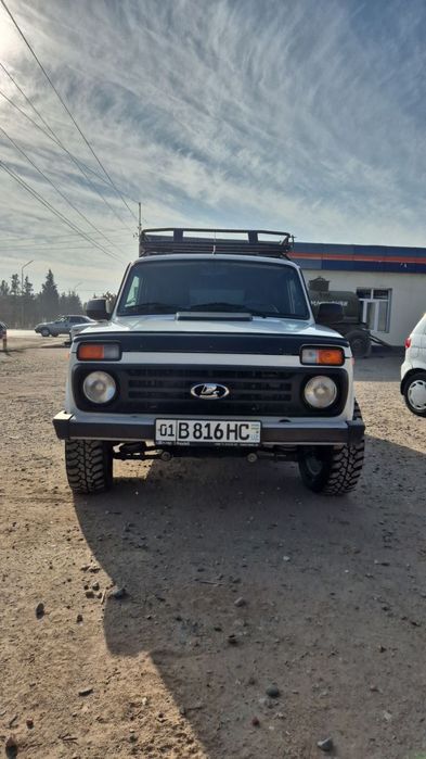 moshina niva 4eshiklik xamma navrotlari bor olib xaydash kerak