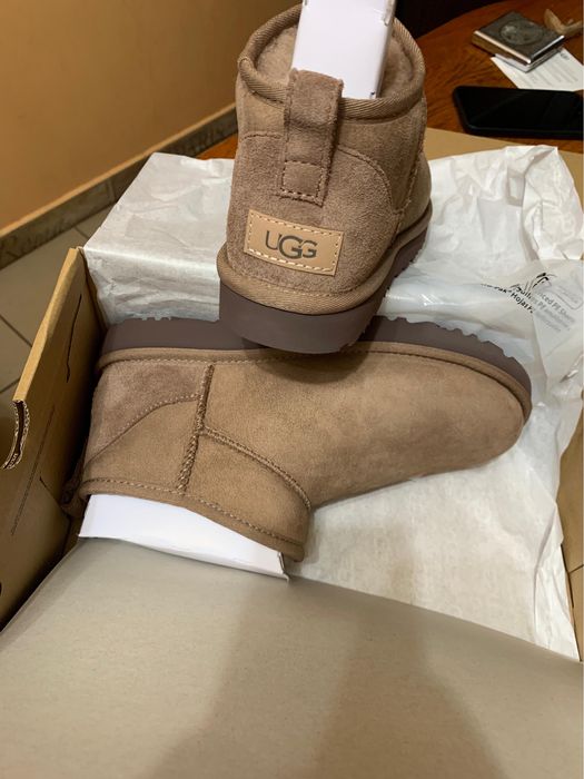 Ghete UGG noi cu eticheta