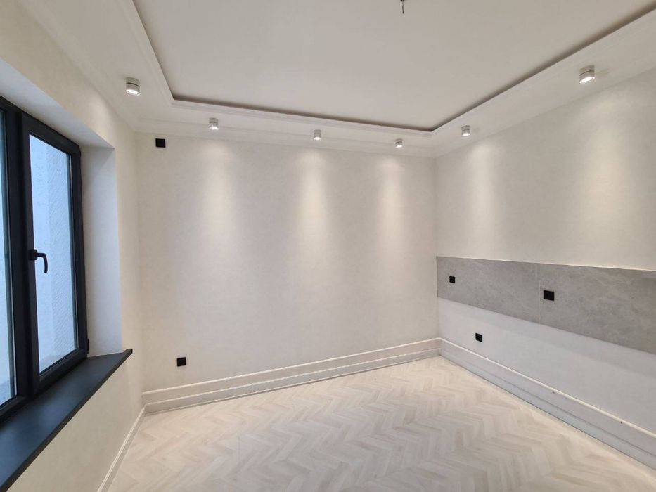 Продается дом Мирзо-Улугбек район. Центр Луначариского.