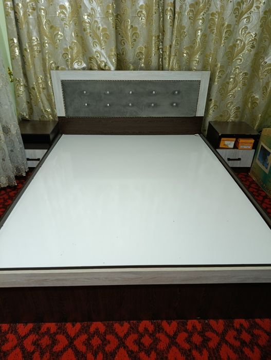 Кровать двуспальная с двумя тумбами