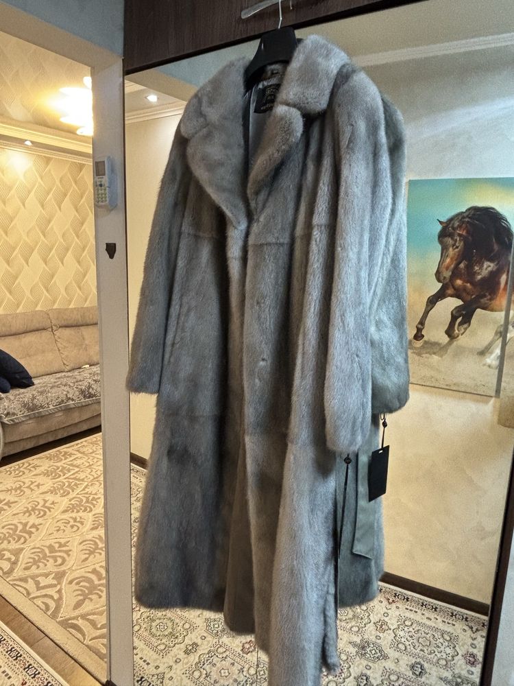 Продаю норковую шубу новую