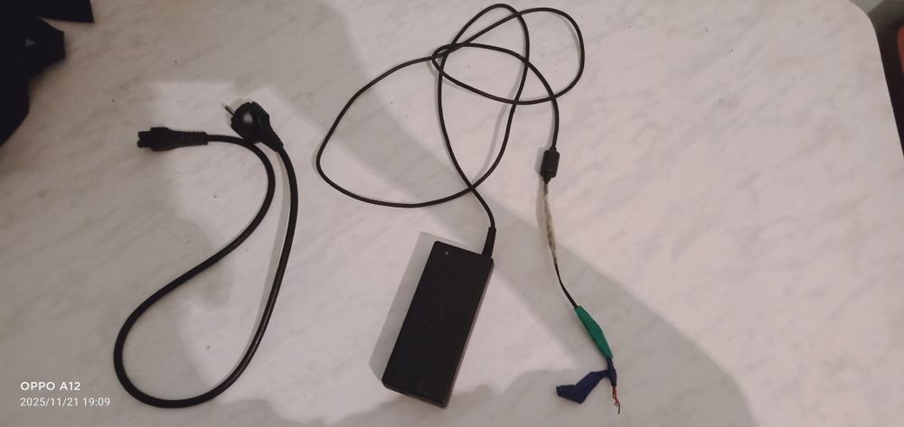 Сломанная Зарядка на ноутбук