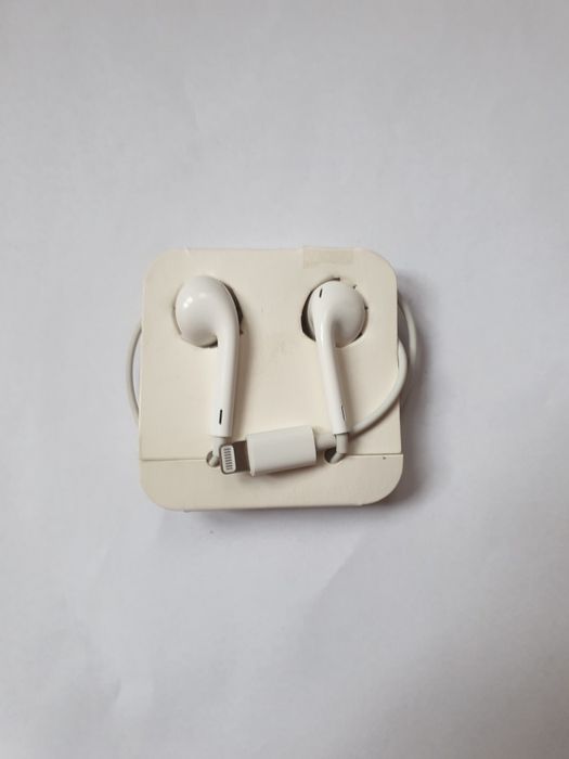 Casti originale iphone noi,provin de la un iPhone 14 ,nu le-am folosit