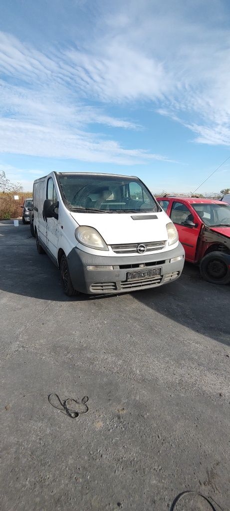 Dezmembrez Opel Vivaro