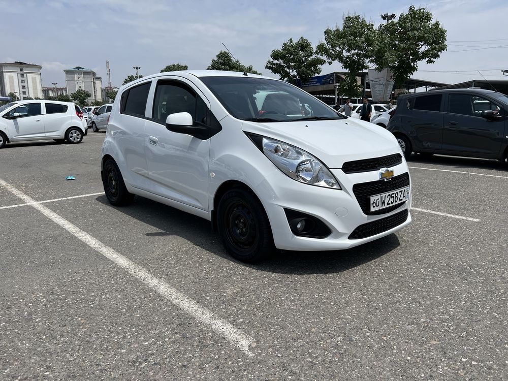 Chevrolet spark 2015 год