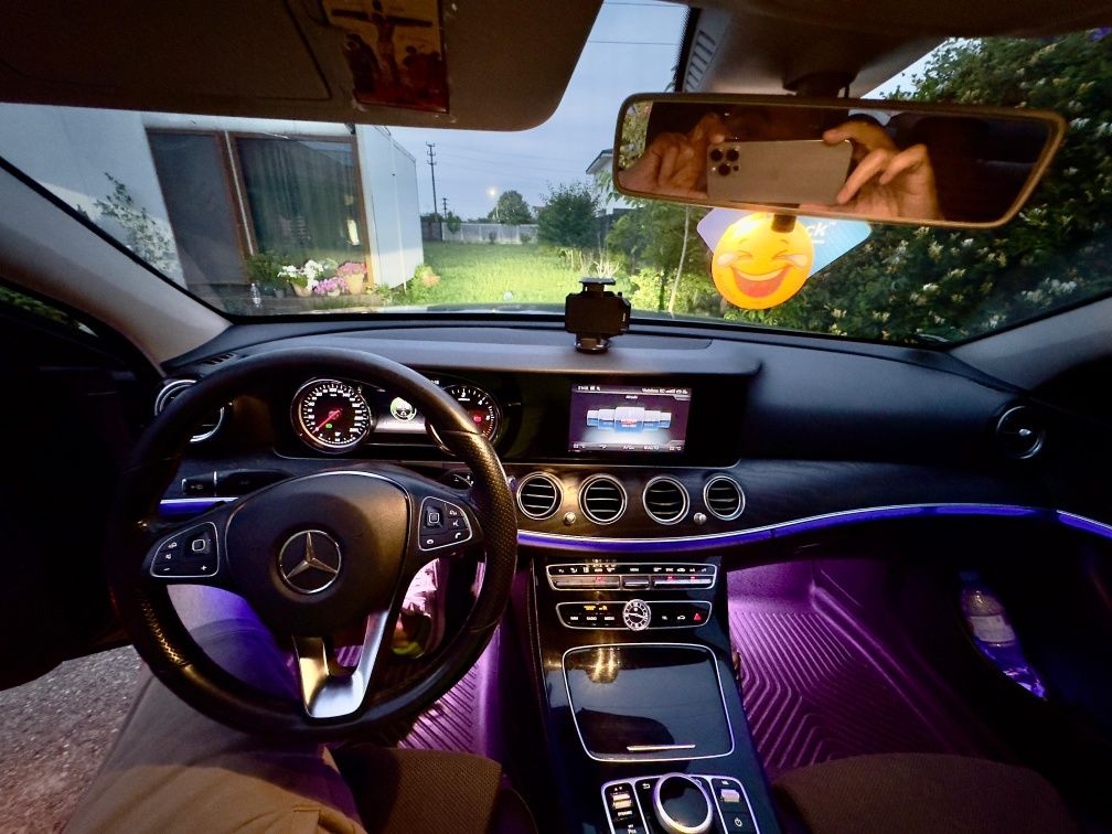 Mercedes-Benz E200