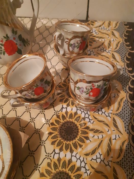 Чайный  сервис.  На 6 персон.  В хорошем состоянии.