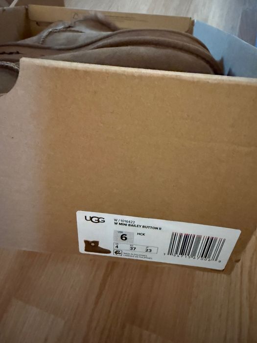 Vând UGG NOI, originali, mărimea 37