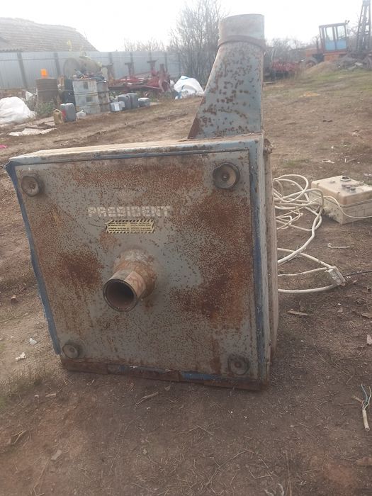 Vând moară cu aspiratie