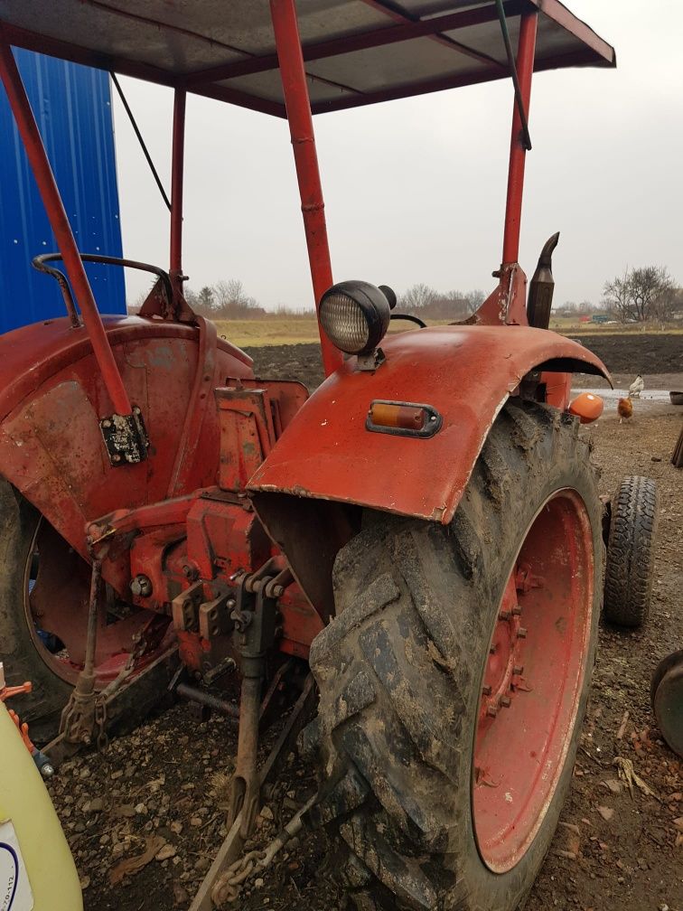 Vând tractor internațional 523