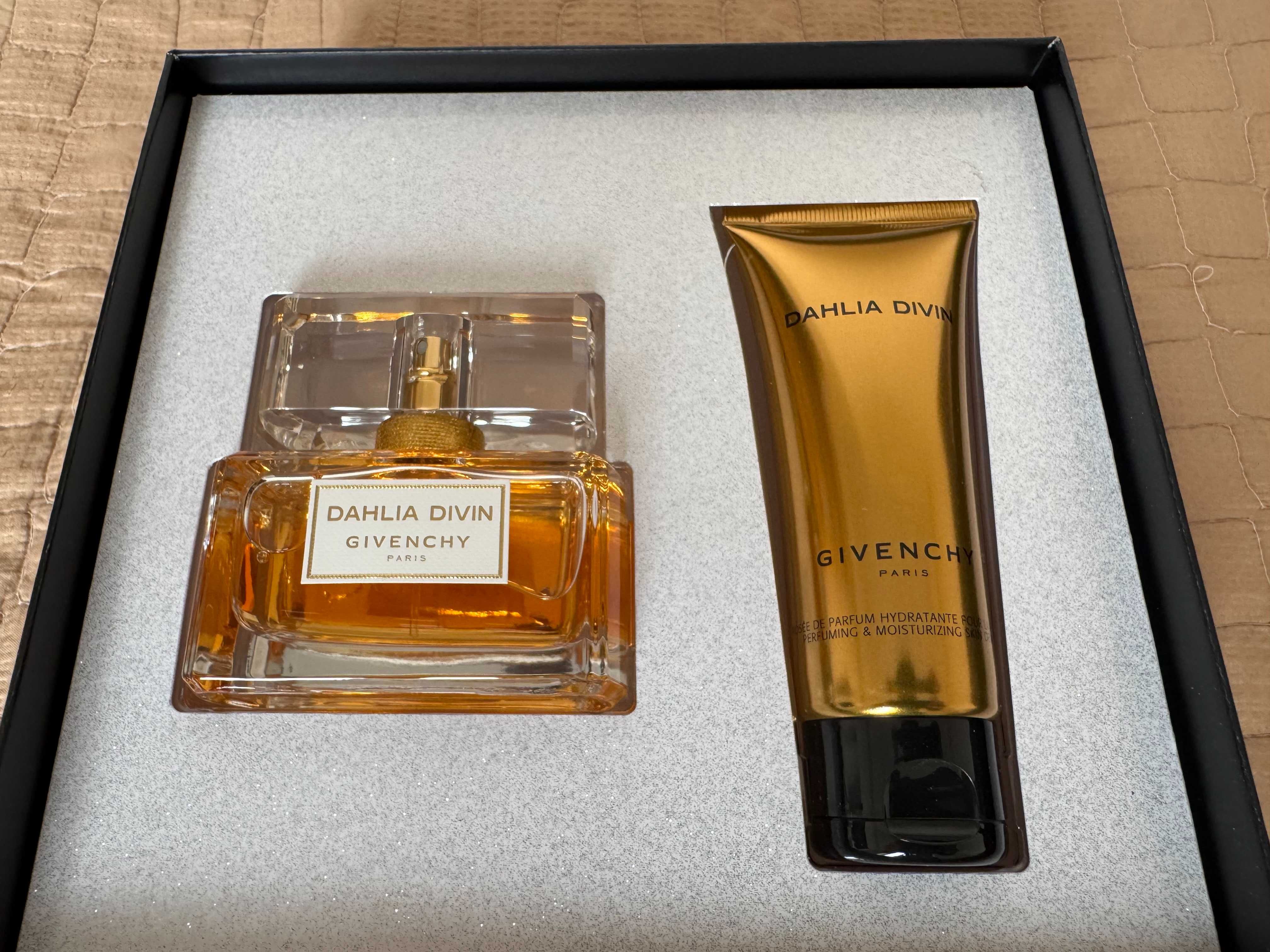GIVENCHY Dahlia Divin Набор. Парфюм 50 мл + Увлажняющее средство 75 мл