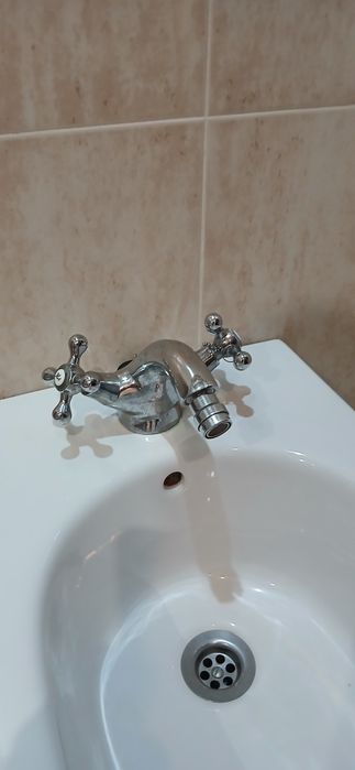 Смесители за баня к-кт мивка и биде