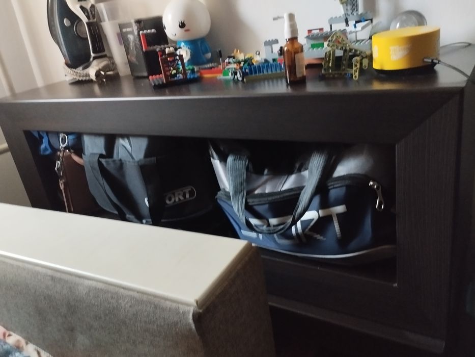 Продаю две полки ,лёгкие на вес.