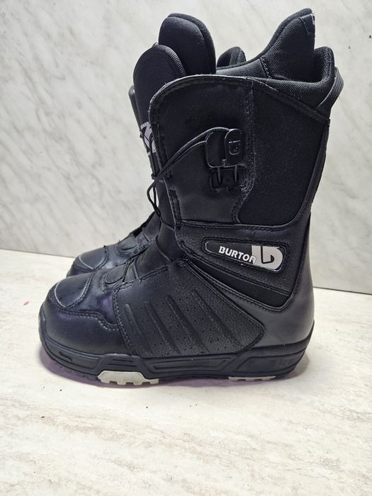 Boots 110 buti placa snowboard Burton   mărimea  38 ( 24  cm) .