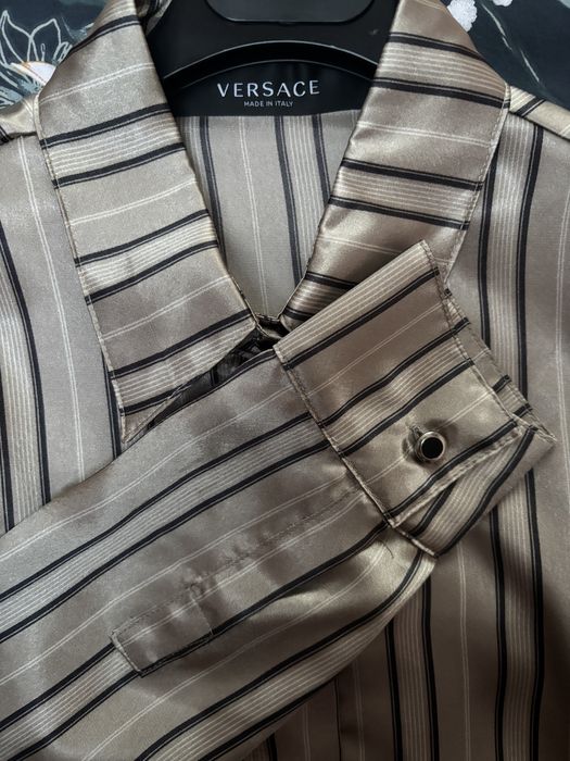 Рокля Versace.