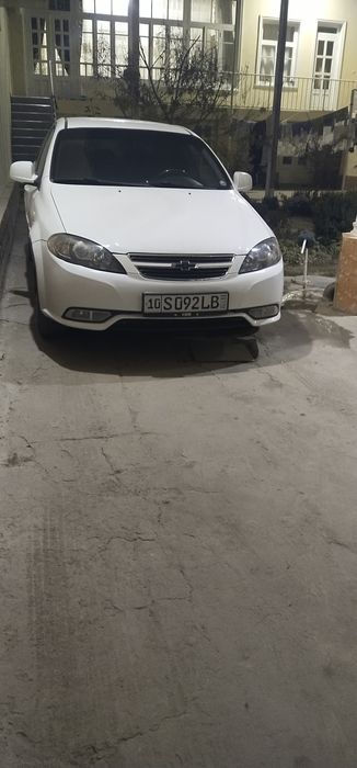 Lasetti 1.8 AT sotiladi