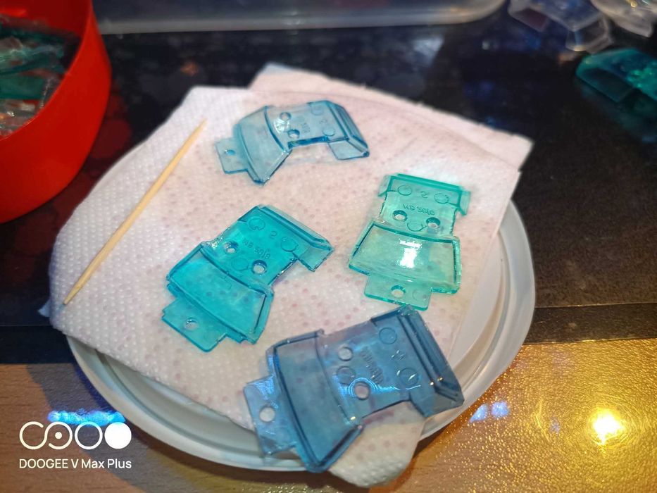 ЧАСТИ ОТ ЕПОКСИДНА СМОЛА за български Мачбокс MATCHBOX модели 1/64