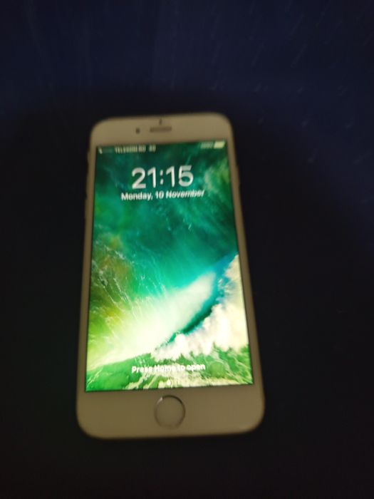 Vînd iPhone 6 în stare foarte buna