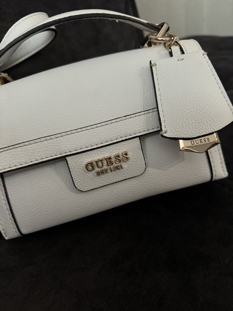 Дамска чанта Guess