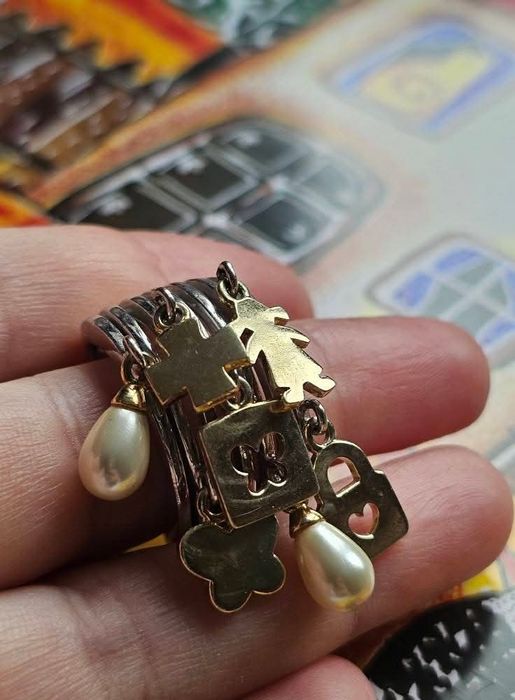 Марков сребърен пръстен с талисмани