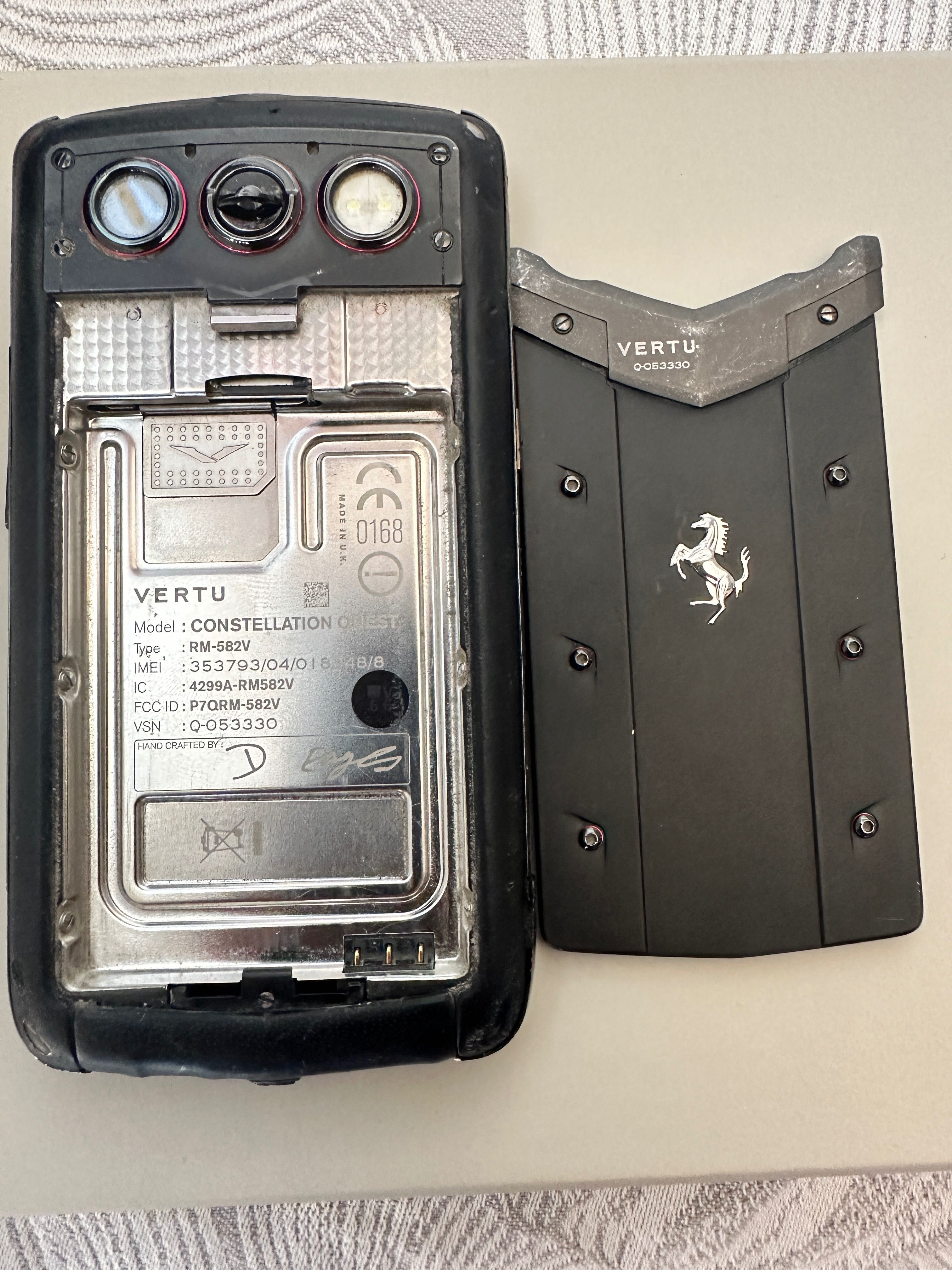VERTU Constellation Quest FERRARI