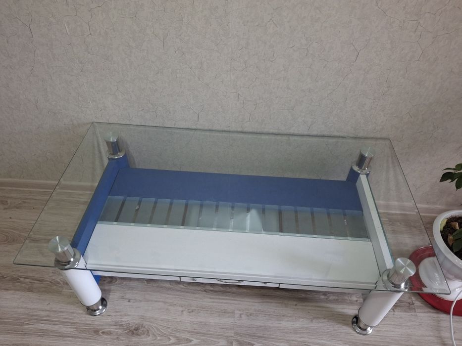 Продам стол стеклянный, журнальный,  15 тысяч. Самовывоз