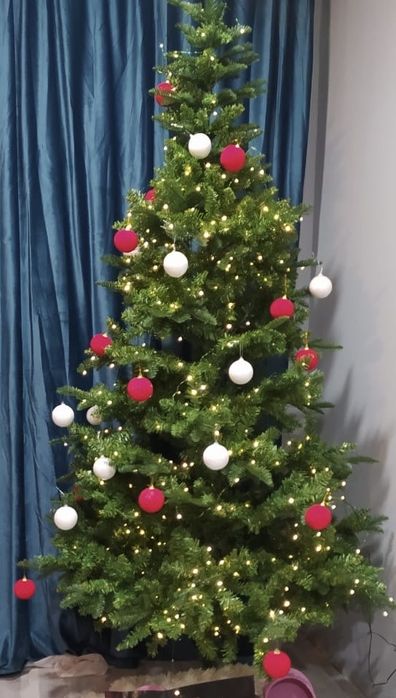 Продам елку новогоднюю