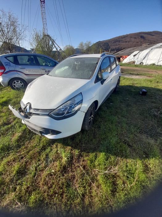 Dezmembrez Renault clio