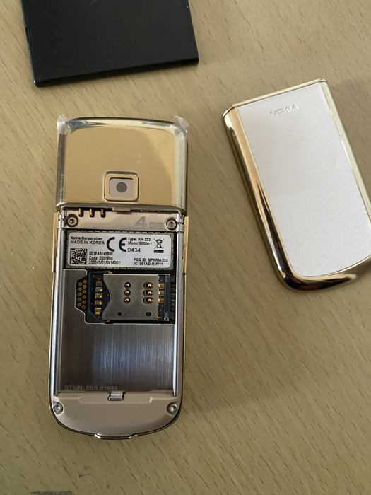 Nokia 8800 Arte GOld nou nout original,nefolosit doar telrfon+acumulat