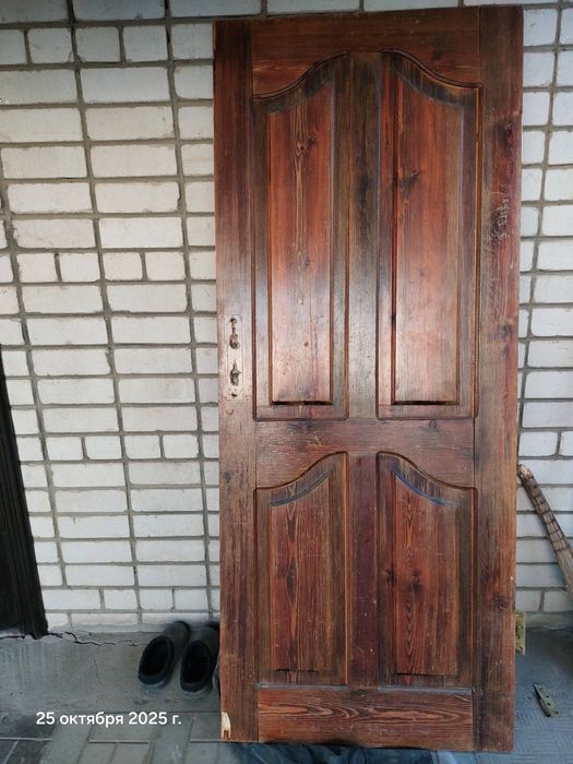 Продам   дверь деревянную