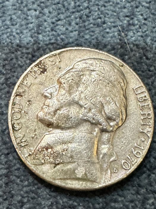 Продам юбилейную монету