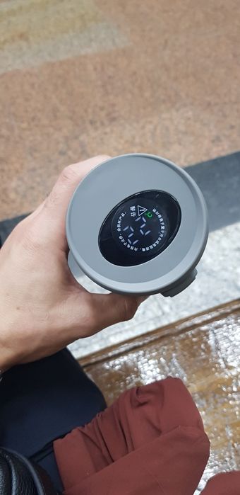 Mini termos haroratni korsatadi