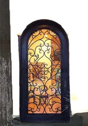 Usi metalice diferite modele