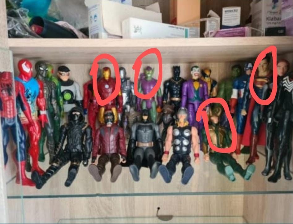 Roboti marvel 30 cm sau masinute