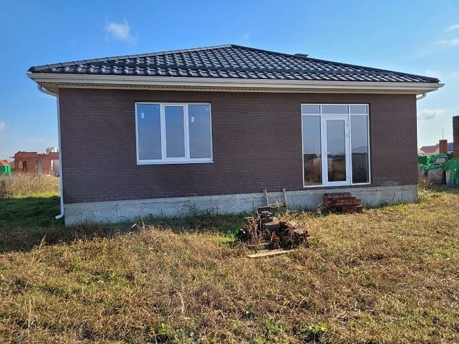 Vand case pe structura metalica