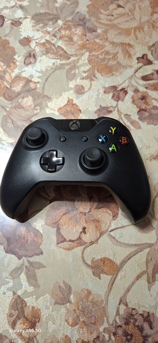 Xbox One S + 1бр джойстик+8 игри
