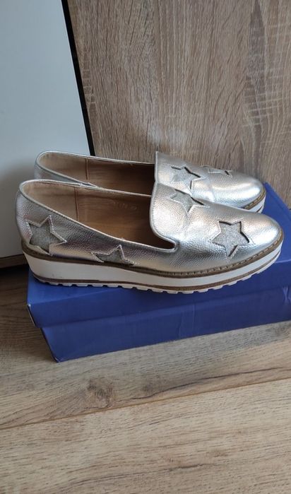 Дамски сребристи кожени  обувки 38 н