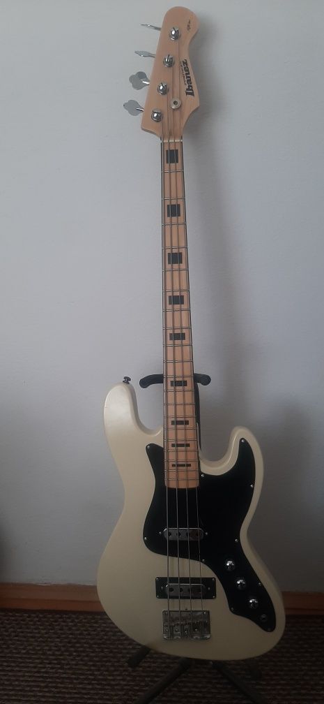 Chitară bass Ibanez
