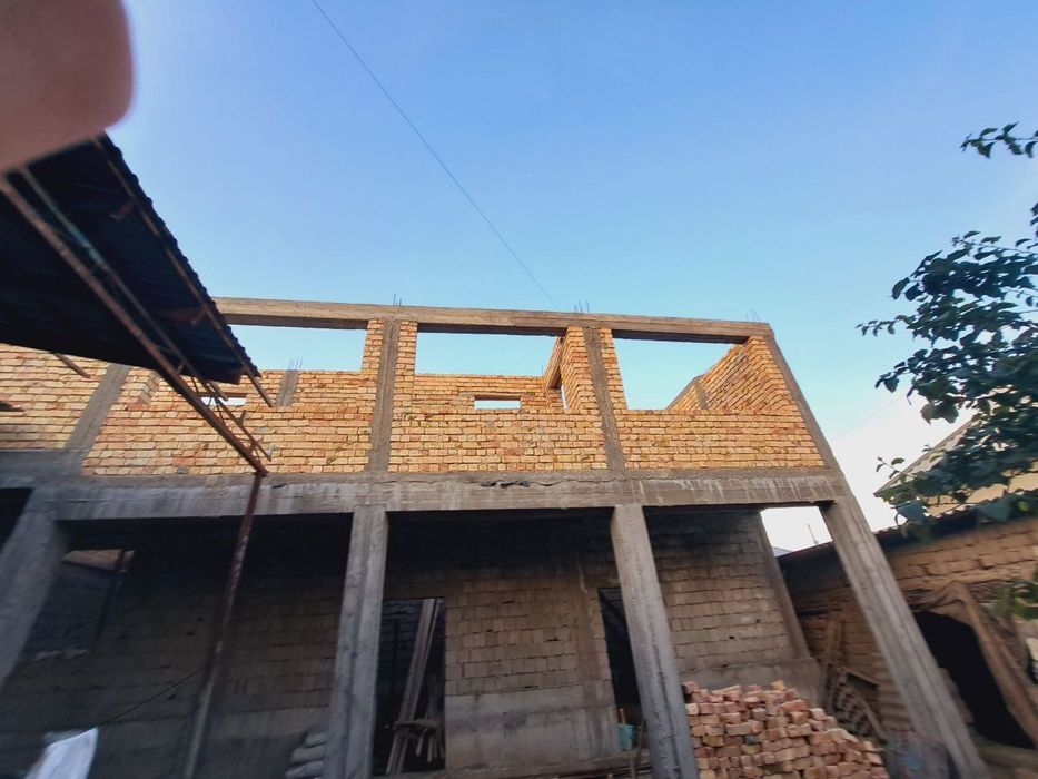 Hovli uy zudlik bilan sotiladi