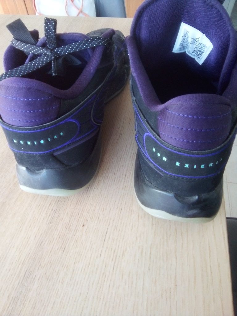 Продавам оригинални маратонки Jordan