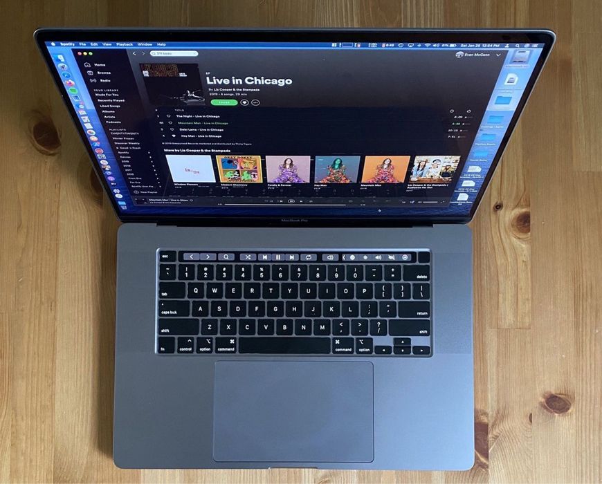 Macbook pro 2018 32/1024 3d grafika uchun 8k ekran 1.5 yil ishlatilgan