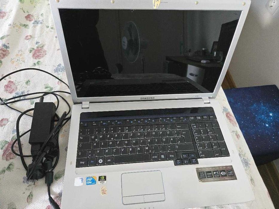 Sumsung Лаптоп в много доборо състояние, функционира, бърз е.