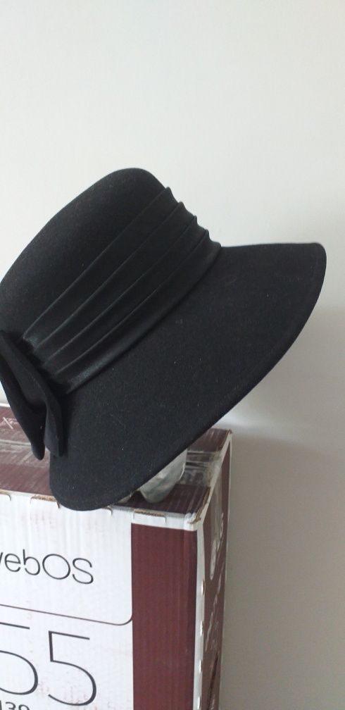 Продам элегантную женскую фетровую  шляпу б/у