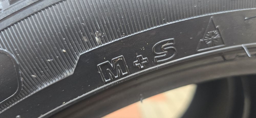 Set anvelope iarna 225 45 R17