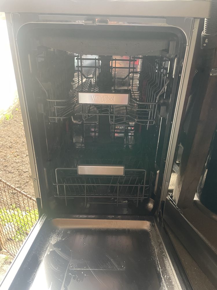 Sadomialna 60sm Miele .     Indesit   .         Whirlpool.